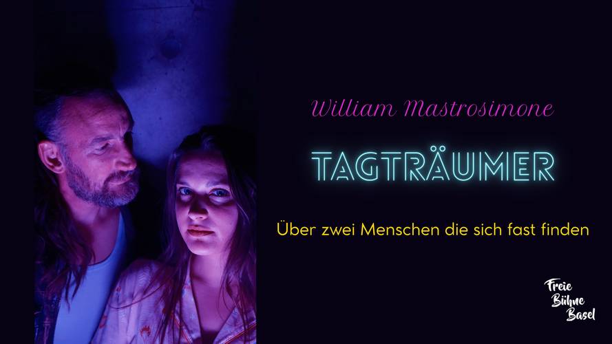 Zwei Personen in blauem Licht. Text: William Mastrosimone TAGTRÄUMER Über zwei Menschen die sich fast finden. Logo: Freie Bühne Basel.