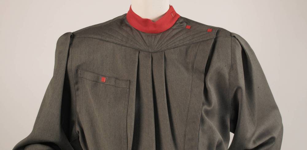 Thierry Mugler, Jumpsuit mit bestickten Schultern, Detail, 1981/82