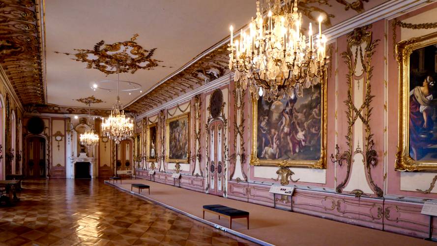 Neues Palais, Obere Galerie – Obere Galerie im Neuen Palais, Blick an die Wand mit den Gemälden