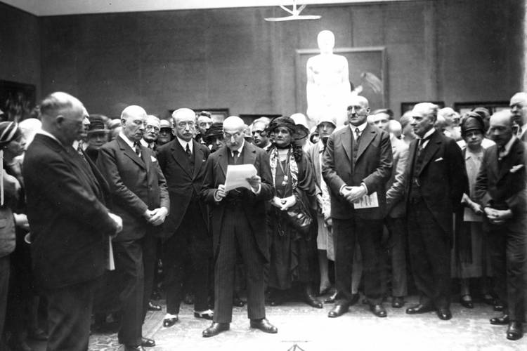 Eröffnung der Frühjahrsausstellung in der Akademie der Künste, 1921, Bundesarchiv, Bild 183-1983-1222-501 – Eröffnung der Frühjahrsausstellung in der Akademie der Künste, 1921, Bundesarchiv, Bild 183-1983-1222-501