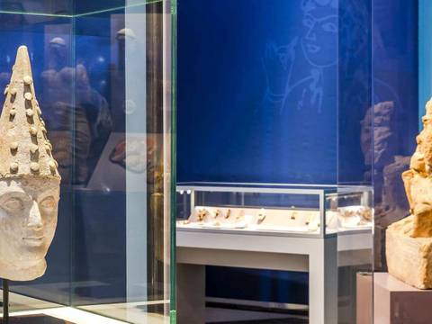 „Archäologische Schätze aus Usbekistan. Von Alexander dem Großen bis zum Reich der Kuschan“, Ausstellungsansicht James-Simon-Galerie + Neues Museum, 2023