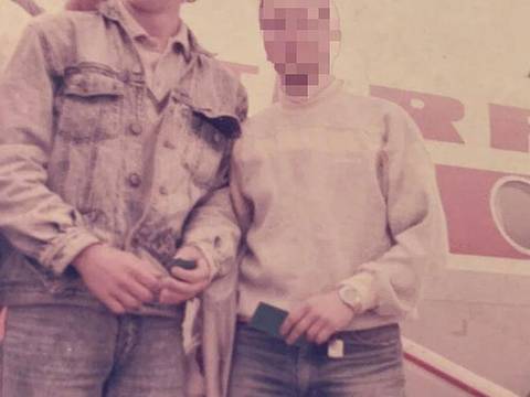 Die Cousins am Flugzeug Juli 1988.