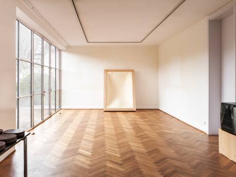 Ausstellungsansicht, What's going on?, Mies van der Rohe Haus