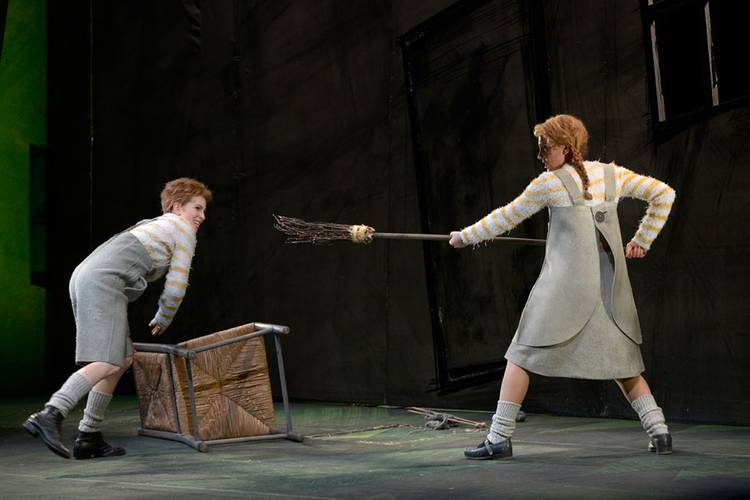Hänsel und Gretel – Stephanie Lauricella als Hänsel, Kim-Lillian Strebel als Gretel
