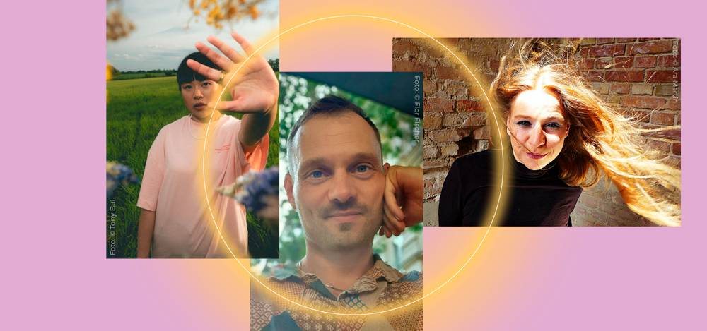 Perspektiven der dritten und vierten Generation Ost | Ngoc Anh Nguyen, Flor Fischer, Juliane Meckert – Drei Personen vor farbigem Hintergrund: links Person mit Hand gehoben, Mitte lächelnde Person, rechts Person mit wehenden Haaren. Text: Foto Tony Quill, Foto