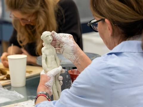 Modellier-Workshop mit Erwachsenen in Haus Bastian