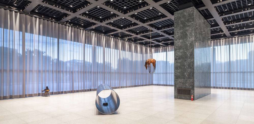 Maurizio Cattelan. NIGHT, Ausstellungsansicht, Neue Nationalgalerie, 2026