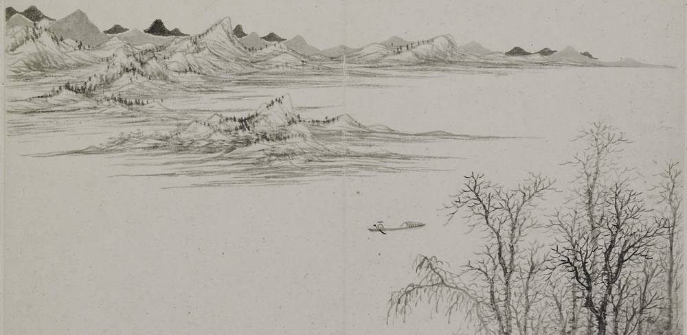 Jin Junming (1602 – 1675), Boot auf dem See, Detail, Qing-Dynastie (1644 – 1911), datiert 1675, Albumblatt – Schwarz-weiße Zeichnung einer Landschaft mit Bergen, kahlen Bäumen und einem Boot auf einem Fluss. Eine Person im Boot. Minimalistische Darstellung.