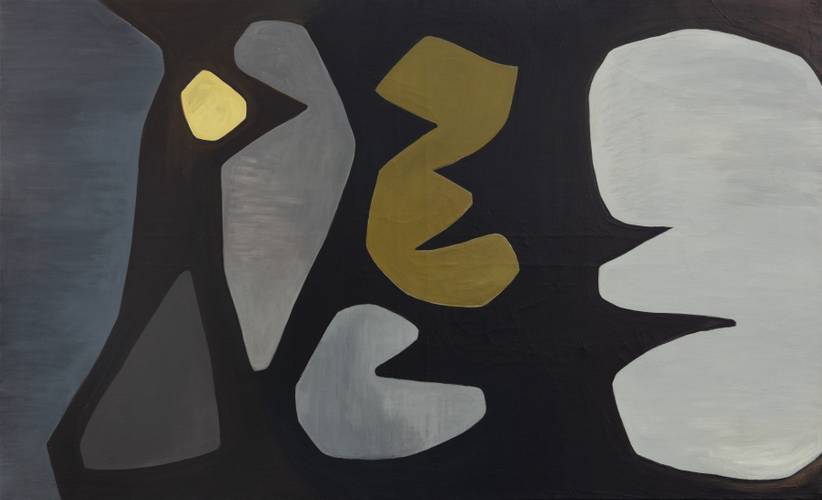 Anna-Eva Bergman, N°1-1952, 1952, Sammlung Hartung-Bergman Foundation – Gemälde: Große, abstrakte und abgerundete Formen in gräulich, bläulich und grün-gelblichen Farben auf dunkelgrauem Hintergrund.