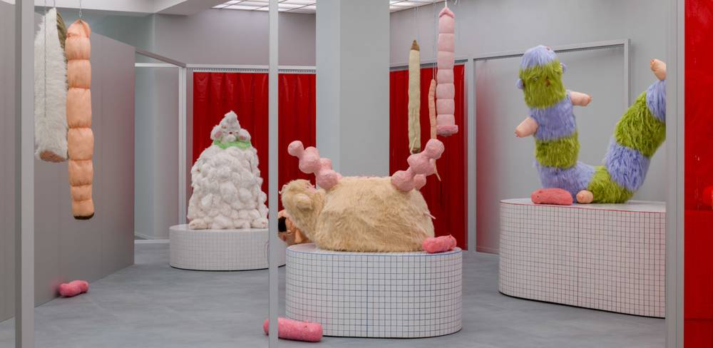 [ materialistin ]. Matter of Care, Care of Matter, Ausstellungsansicht Hamburger Bahnhof – Nationalgalerie der Gegenwart, 03.07.2026 bis 28.02.2027, abgebildet Werke von: Theresa Rothe