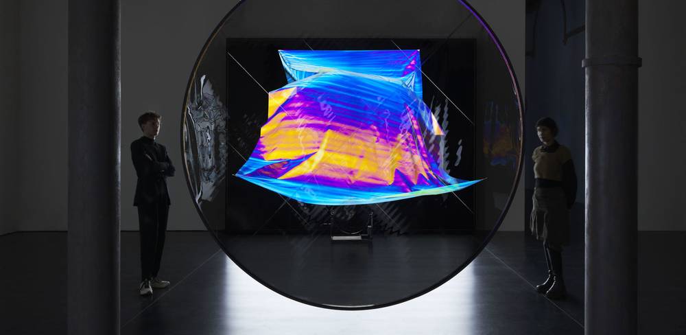 Olafur Eliasson, Seeing a surprise before it’s reduced, split, and then further reduced, 2025, Installationsansicht The lure of looking through a polarised window of opportunities, or seeing a surprise before it’s reduced, split, and then further reduced, neugerriemschneider, Berlin