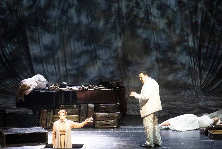 Das Rheingold – Lindsay Ammann als Erda, Iain Paterson als Wotan Bernd Uhlig