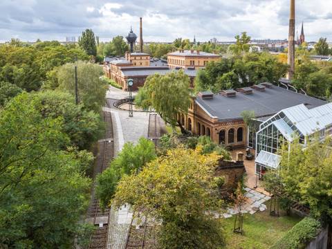 Eine Oase in der Großstadt: Der weitläufige Museumspark lädt zum Entspannen ein. – Blick auf den Museumspark des Deutschen Technikmuseums