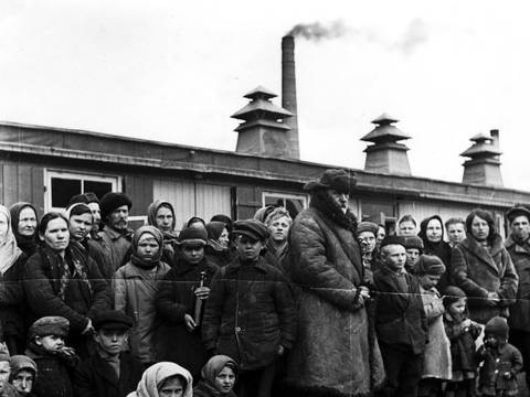 Ankunft von Zwangsarbeitern in Meinerzhagen, 1944 (Propagandafoto)