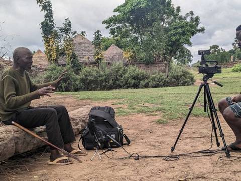 Nlabephee Kefas Othaniel (rechts) und Pa Kanawa Musa (links) während einer Recording Session in Kwangkah village of Dza