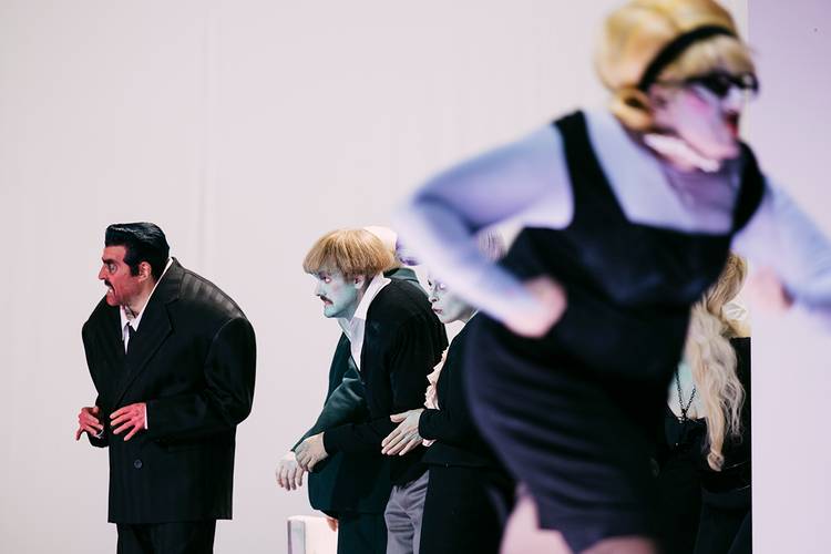 Gianni Schicchi – Burkhard Ulrich als Gherardo, Dean Murphy als Marco, Arianna Manganello als La Ciesca, Annika Schlicht als Zita Eike Walkenhorst