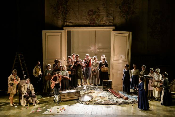 Le nozze di Figaro – Thomas Lehman als Graf Almaviva, Meechot Marrero als Cherubino, Lilit Davtyan als Susanna, Burkhard Ulrich als Don Basilio, Byung Gil Kim als Figaro sowie der Chor der Deutschen Oper Berlin