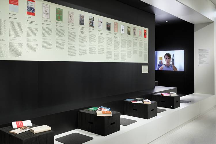 Blick in die Ausstellung „Was lesen? Verdrängte Texte wiederentdecken“ im Stabi Kulturwerk.