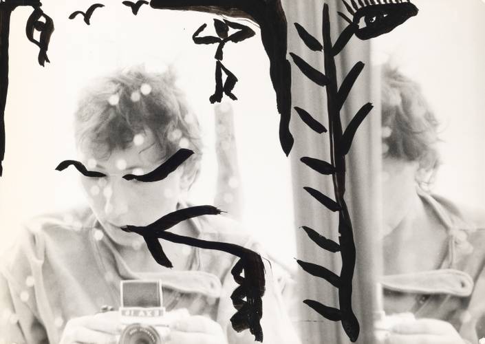 Gabriele Stötzer, Mir gegenüber – Selbst im Spiegel, 1985 © VG Bild-Kunst, Bonn 2026