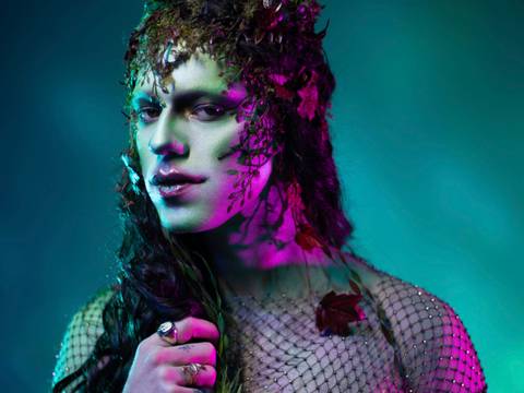 Porträt der nonbinären Künstler*in Kim de l'Horizon – Porträt der nonbinären Künstler*in Kim de l'Horizon