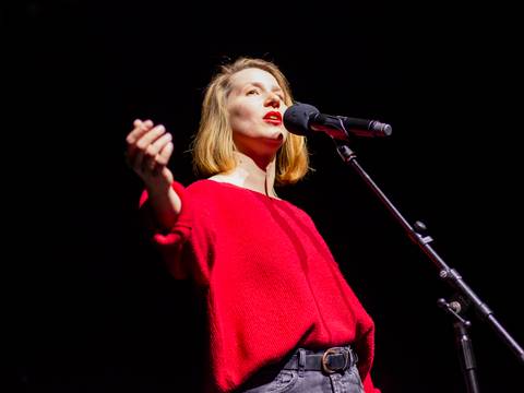 Porträt der Slam Poetin und Regisseurin Lisa Pauline Wagner – Porträt der Slam Poetin und Regisseurin Lisa Pauline Wagner