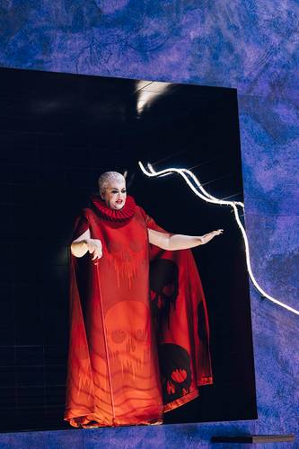 Suor Angelica – Violeta Urmana als La Zia Principessa Eike Walkenhorst