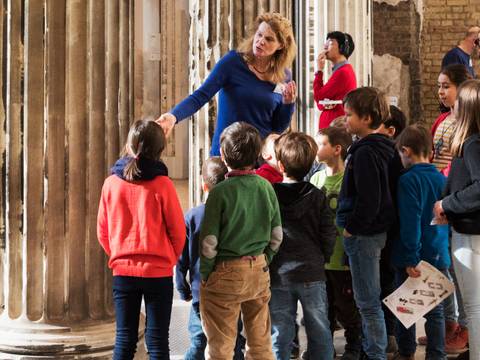 Familienführung im Neuen Museum
