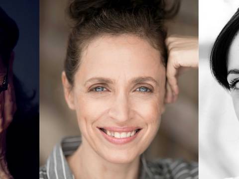 Nussknacker und Mäusekönig – Drei Porträts von Personen nebeneinander: links Person mit Brille und Mütze lächelnd, Mitte lächelnde Person mit gefasstem Haar, rechts Person mit Ohrring.