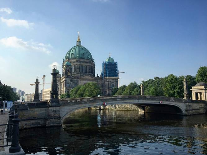Blick über die Spree auf die Friedrichsbrücke und den Berliner Dom – Blick über die Spree auf die Friedrichsbrücke und den Berliner Dom