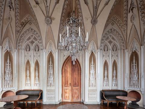 Festsaal der Meierei auf der Pfaueninsel – Meierei auf der Pfaueninsel, Festsaal mit illusionistischen Malereien und Stuckaturen im Stil der Neogotik
