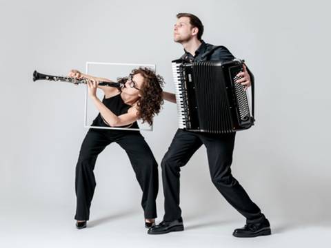 Das Duo Minerva spielt einen ganz eignen musikalischen Mix
