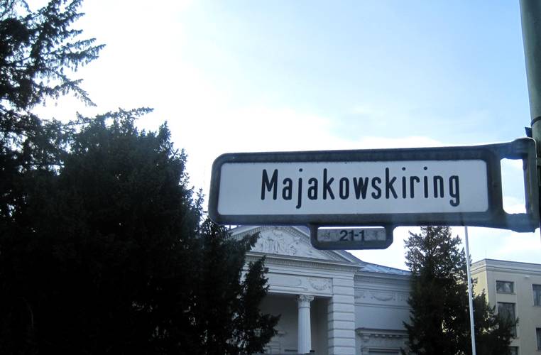 Straßenschild "Majakowskiring" in Berlin-Schönhausen