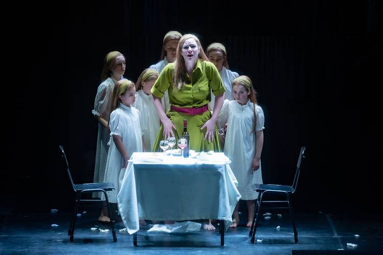 Salome – u. a. Jennifer Holloway als Salome