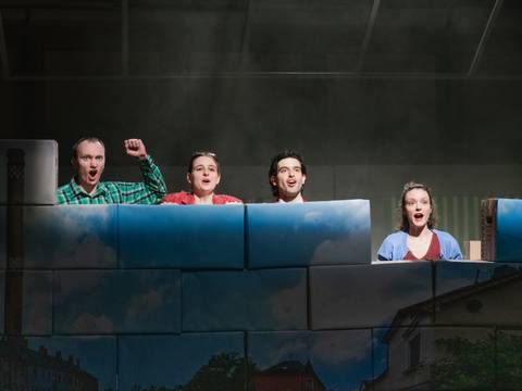 MIT DER FAUST IN DIE WELT SCHLAGEN nach dem Roman von Lukas Rietzschel