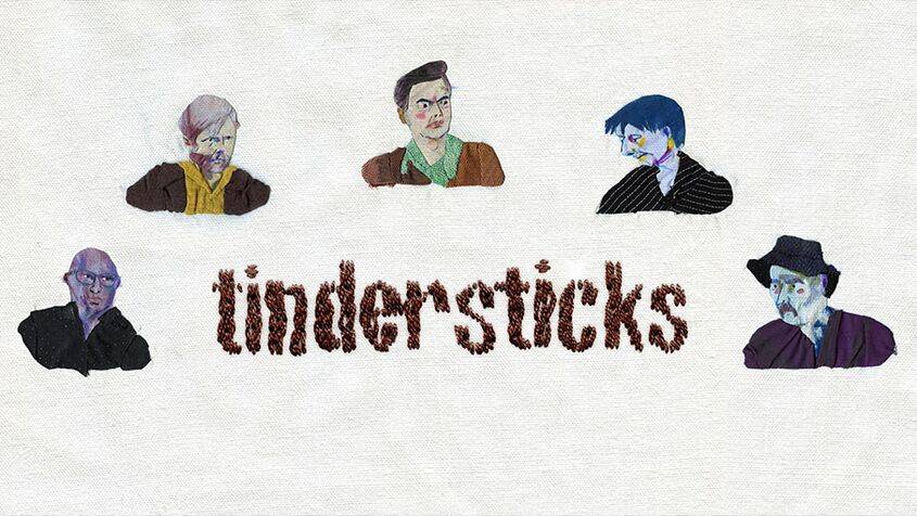 Fünf gezeichnete Personen im Halbprofil umgeben das Wort "tindersticks" in brauner Schreibschrift auf beigem Hintergrund.
