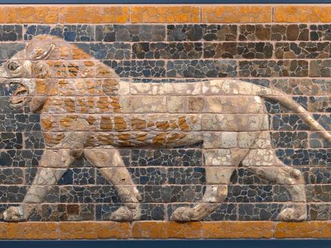 Schreitender Löwe von der Prozessionsstraße, Babylon, Zeit König Nebukadnezars II., 604–562 v. Chr.