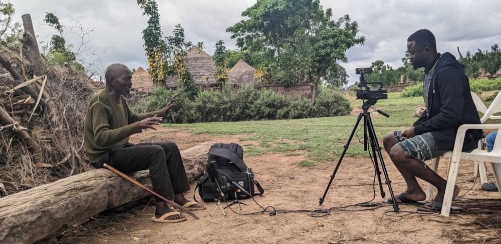 Nlabephee Kefas Othaniel (rechts) und Pa Kanawa Musa (links) während einer Recording Session in Kwangkah village of Dza