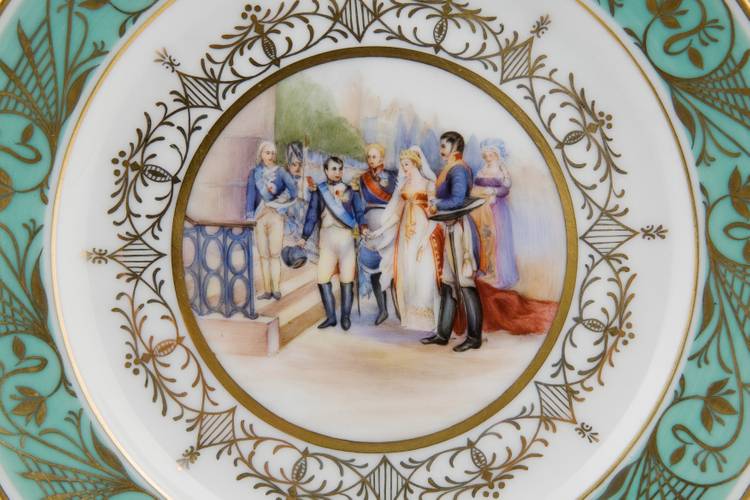 Königliche Porzellanmanufaktur Berlin: Teller mit der Darstellung der Begegnung von Luise und Napoleon, Detail, um 1840 © SPSG / Franca Wohlt – Teller mit der Darstellung der Begegnung von Luise und Napoleon, Detail, um 1840, Königliche Porzellanmanufaktur Berlin