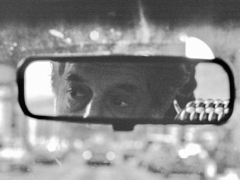 Gundula Schulze Eldowy: "Robert Franks Augen im Rückspiegel", New York, 1990 aus der Serie "Halt die Ohren steif!" – Robert Franks Augen im Rückspiegel