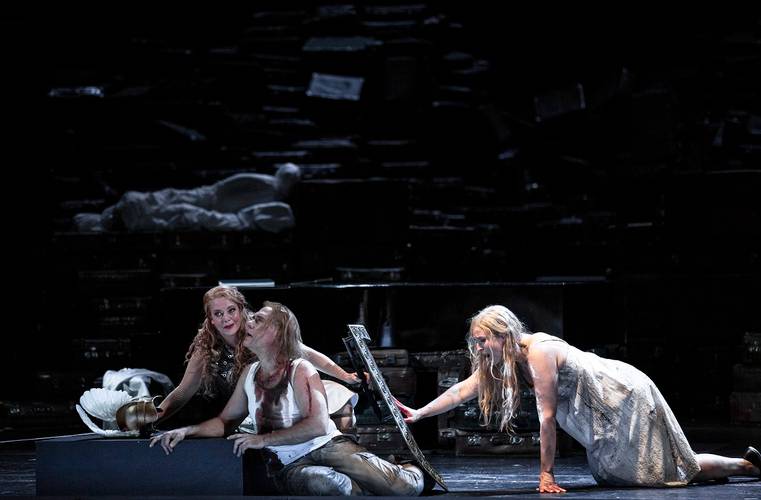 Die Walküre – Nina Stemme als Brünnhilde, Brandon Jovanovich als Siegmund, Lise Davidsen als Sieglinde Bernd Uhlig