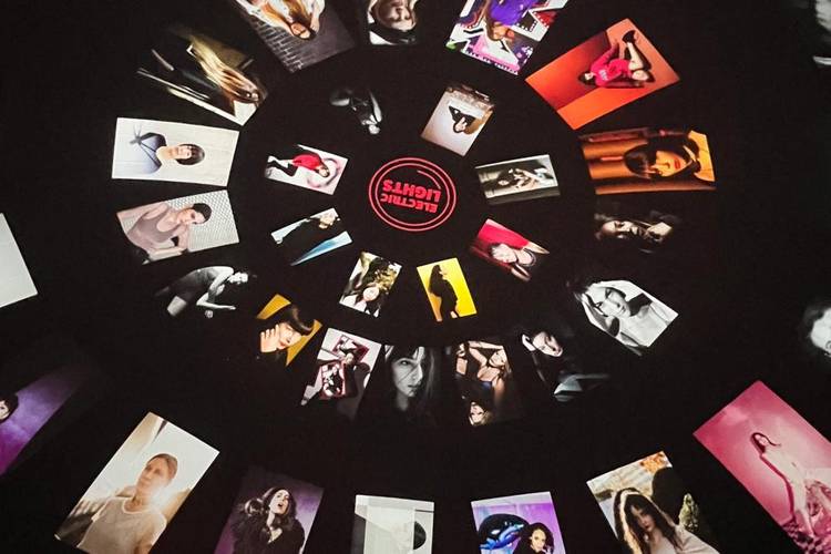»Electric Lights – Women in Electronic Music« Portraits an der Kuppel Planetariumssaal – »Electric Lights – Women in Electronic Music« Portraits an der Kuppel Planetariumssaal © Katja Ruge
