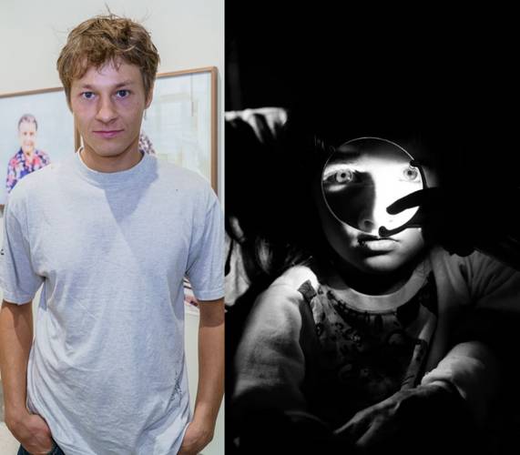 Artist Talk und Kurzführung mit Filip Piotrowicz – Links ist Filip Piotrowicz zu sehen und rechts ein Schwarz-Weiß-Bild von einem Kind, das durch eine Lupe schaut.