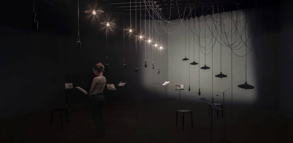 Ausstellungsansicht „Shilpa Gupta. What Still Holds“, Hamburger Bahnhof – Nationalgalerie der Gegenwart, 27.03.2026 - 03.01.2027, Abgebildet: Listening Air, 2019/23