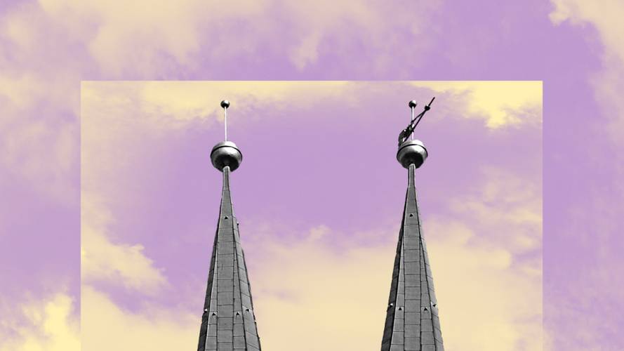 Visual der Ausstellung – Kirchturmspitzen der Nikolaikirche mit Titel der Austellung