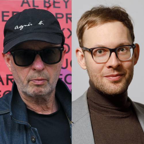 Zwei Personen nebeneinander: links mit Sonnenbrille und Mütze mit Schriftzug agnès b., rechts mit Brille und hellem Hintergrund.