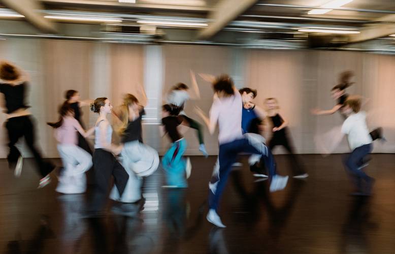 Schulvorstellung „SPLITTER & GANZ“  2 – "Bolero" (Gruppe 3)