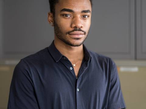 Porträt von Logan February – Porträt von Logan February