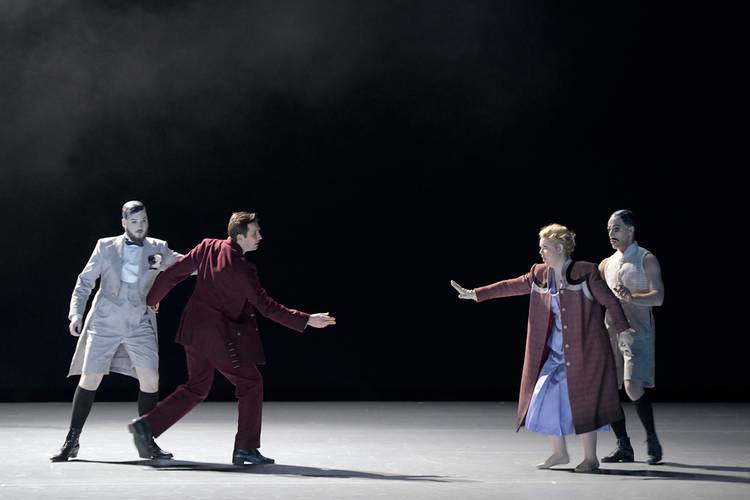 A Midsummer Night’s Dream – James Hall als Oberon, Samuel Dale Johnson als Demetrius, Karis Tucker als Hermia, Jami Reid-Quarrell als Puck Bettina Stöß