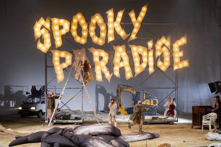 Spooky Paradise, Foto: Martin Argyroglo