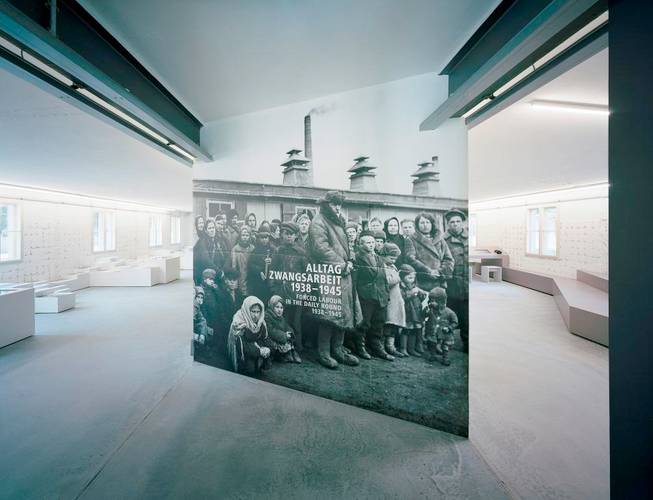 Ausstellungsbeginn "Alltag Zwangsarbeit 1938-1945" – Ausstellungsbeginn "Alltag Zwangsarbeit 1938–1945" © Dokumentationszentrum NS-Zwangsarbeit. Foto: Volker Kreidler